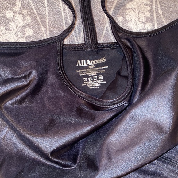 All access shiny leggings and sports bra - Picture 5 of 6